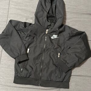 Nike lightweight jacket size 4T